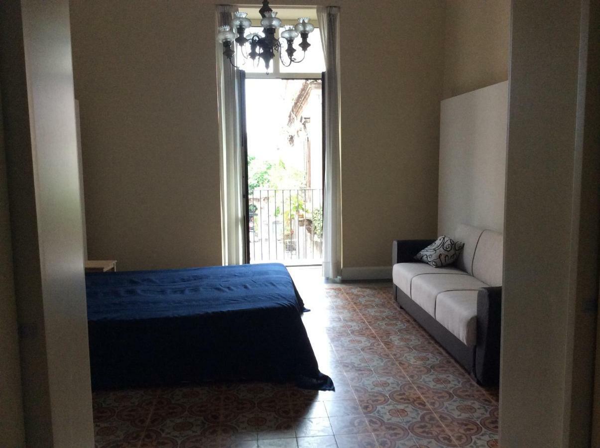 Suite Con Terrazza In Centro Storico Κατάνια Εξωτερικό φωτογραφία