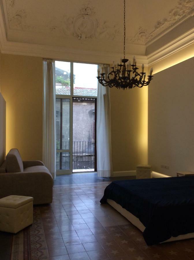 Suite Con Terrazza In Centro Storico Κατάνια Εξωτερικό φωτογραφία