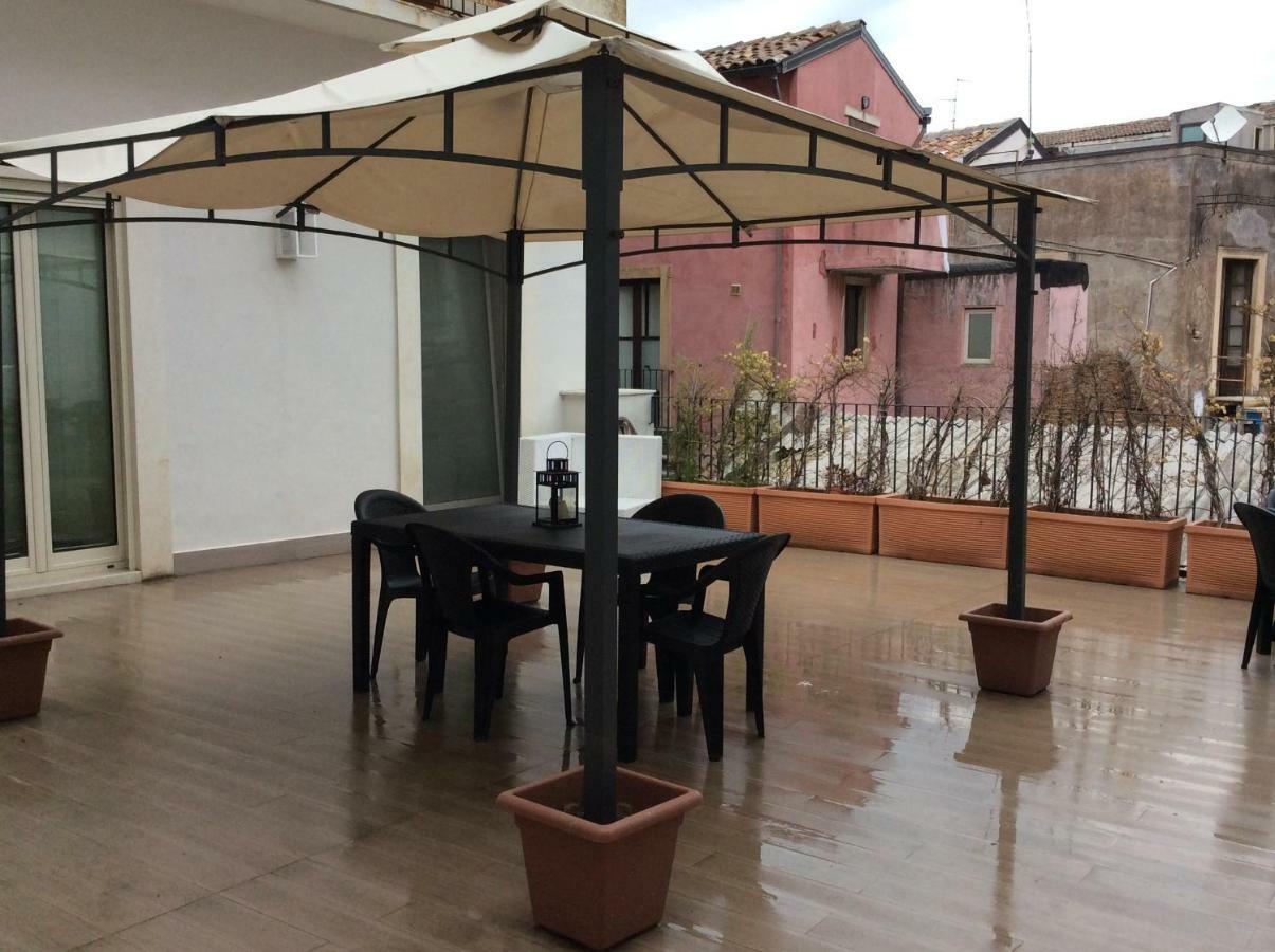 Suite Con Terrazza In Centro Storico Κατάνια Εξωτερικό φωτογραφία