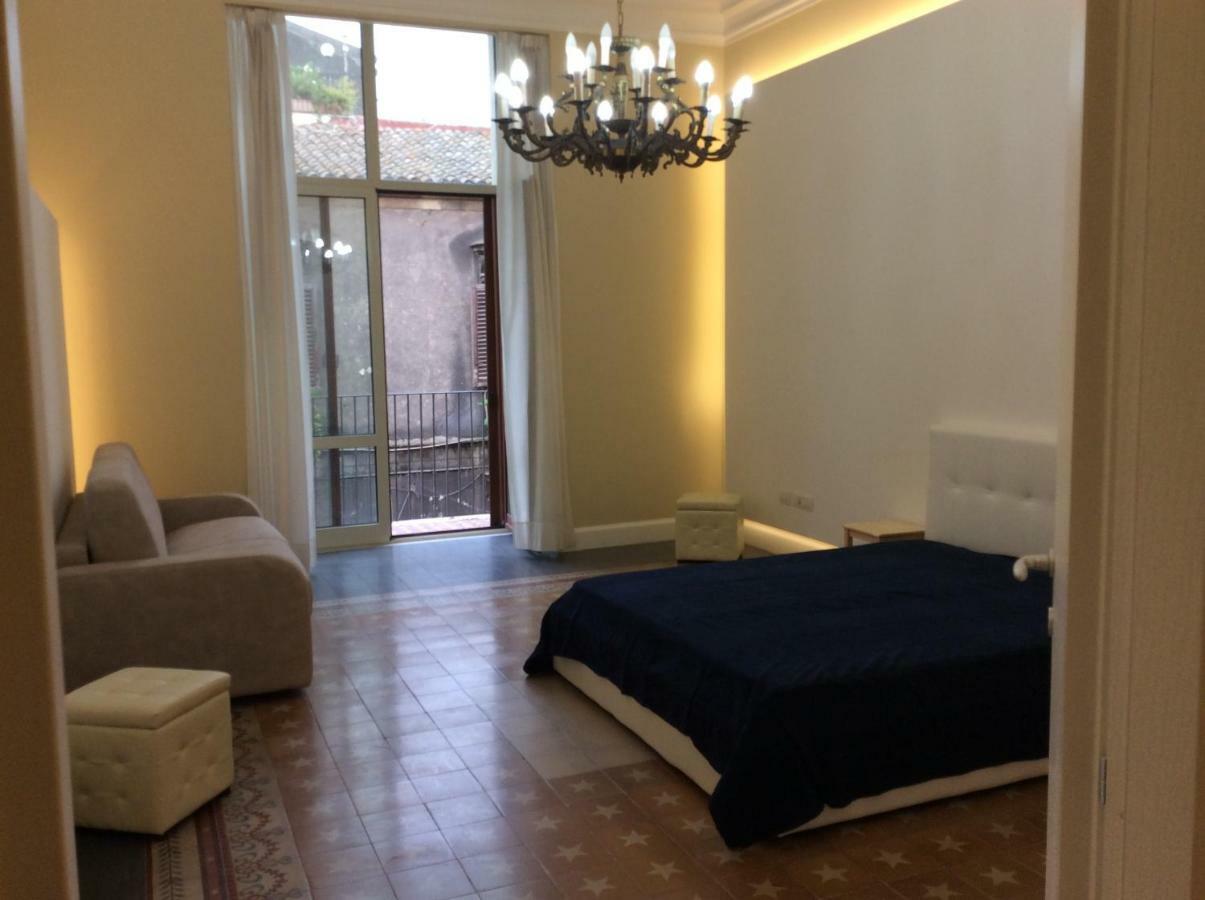 Suite Con Terrazza In Centro Storico Κατάνια Εξωτερικό φωτογραφία