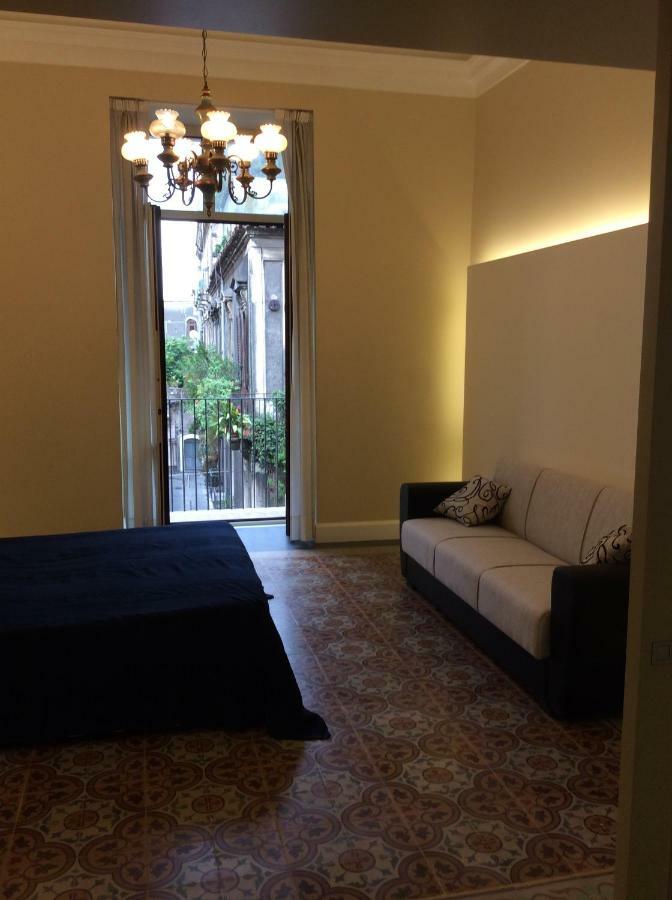 Suite Con Terrazza In Centro Storico Κατάνια Εξωτερικό φωτογραφία